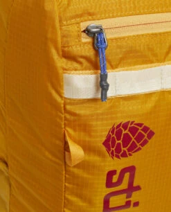 STIO Basin LT Pack 25L -Stio Activewear 400073S22 330 Detail Front Logo