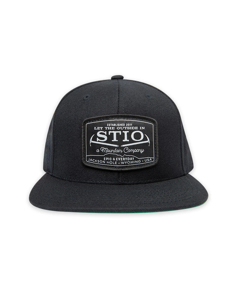 Frontier Flat Brim Snap Back STIO Frontier Flat Brim Snap Back -Stio Activewear Frontier Flat Brim Snap Back Patch Hat Black Front New