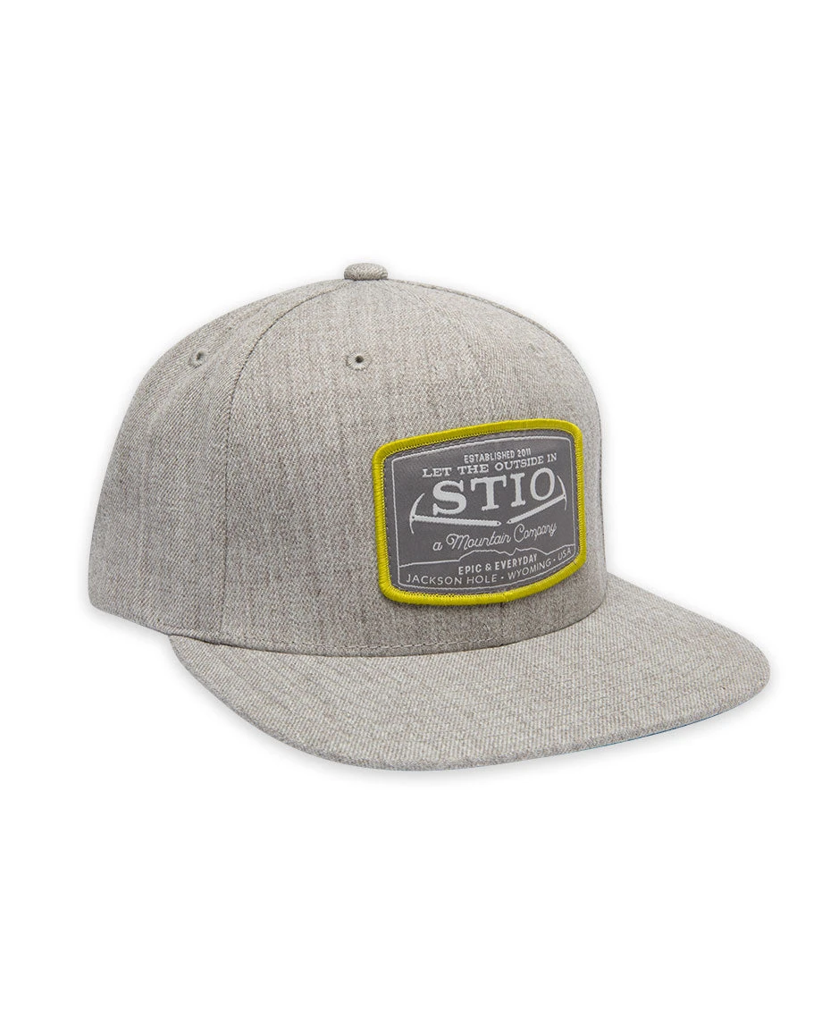 Frontier Flat Brim Snap Back STIO Frontier Flat Brim Snap Back -Stio Activewear Frontier Flat Brim Snap Back Patch Hat Heather Gray Side New